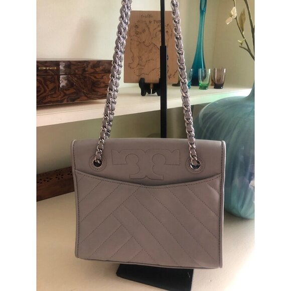 TORY BURCH Alexa Quilted Chain Shoulder Bag Silver/Grey - Picture 3 of 14